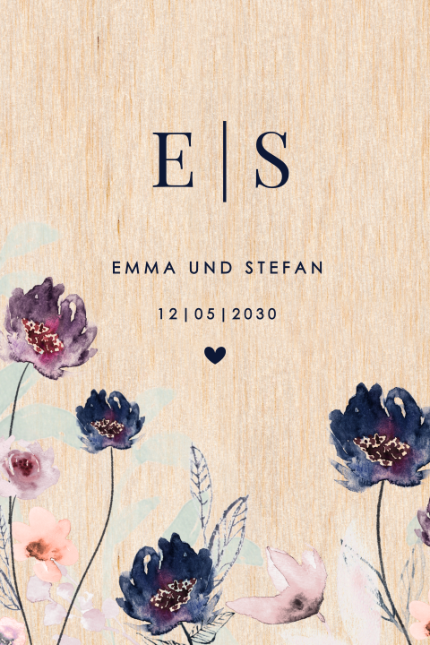 Elegante Hochzeitseinladung auf Holz mit Aquarell-Blumen