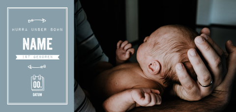 Hübsche Babykarte in Blaugrau mit großem Foto und süßen Symbolen