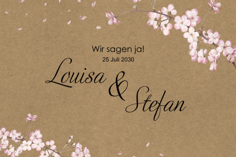 Elegante Hochzeitskarte mit Kirschblüten auf Kraftlook Hintergrund