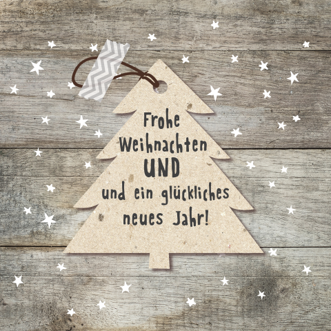 Moderne Weihnachtskarte mit Weihnachtsbaumlabel auf Holz