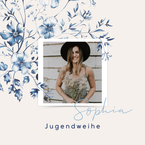 Verspielte Einladung zur Jugendweihe mit blauen Blüten