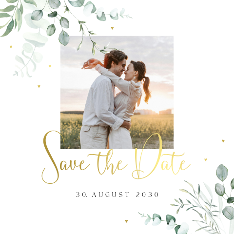Schöne Save-the-Date-Karte mit Eukalyptus und Foto im Greenery-Look