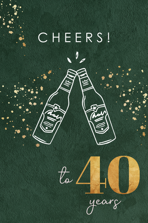 Einladung zum 40. Geburtstag in Grün mit Bierillustrationen und Goldsprenkeln