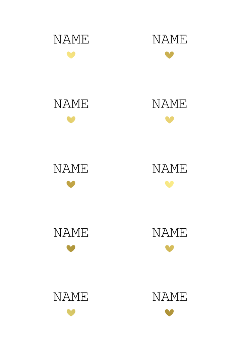 Namenskarten mit goldenen Herzen