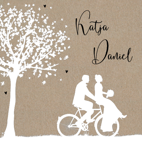 Schöne Hochzeitskarte aus Kraftpapier mit Paar auf einem Fahrrad