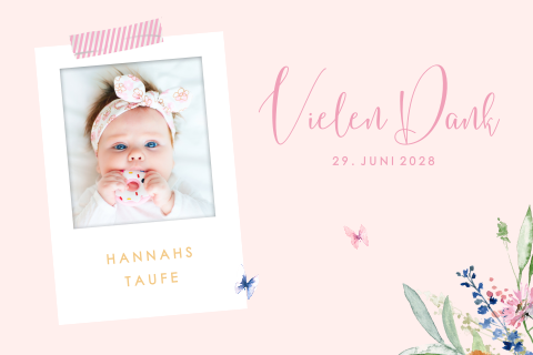Dankeskarte zur Taufe mit Foto und Blumen auf rosa Hintergrund