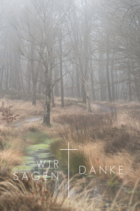 Trauer Danksagung mit Waldlandschaft und weißem Kreuz