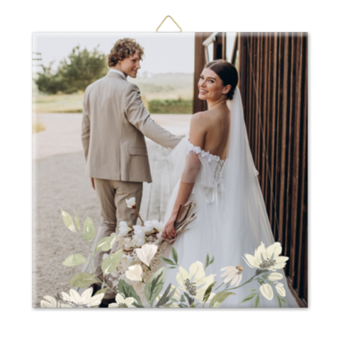 Hochzeitsfliese mit Foto und stilvollen Blumen