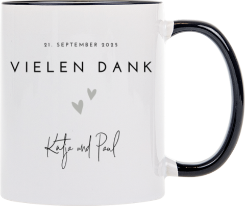 Schlichte Tasse als Danksagung zur Hochzeit mit Namen und Herzen
