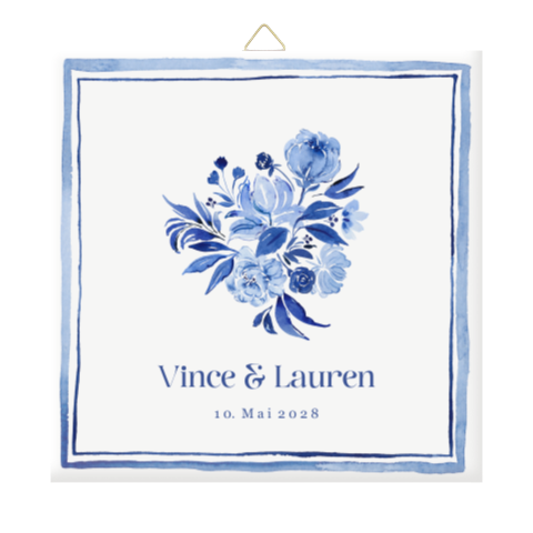 Hochzeitsgeschenk Fliese mit blauem Blumenmuster, Namen und Datum