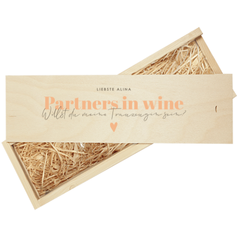 Weinkiste mit "Willst du meine Trauzeugin sein?"