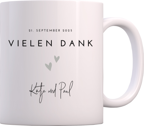 Schlichte Tasse als Danksagung zur Hochzeit mit Namen und Herzen