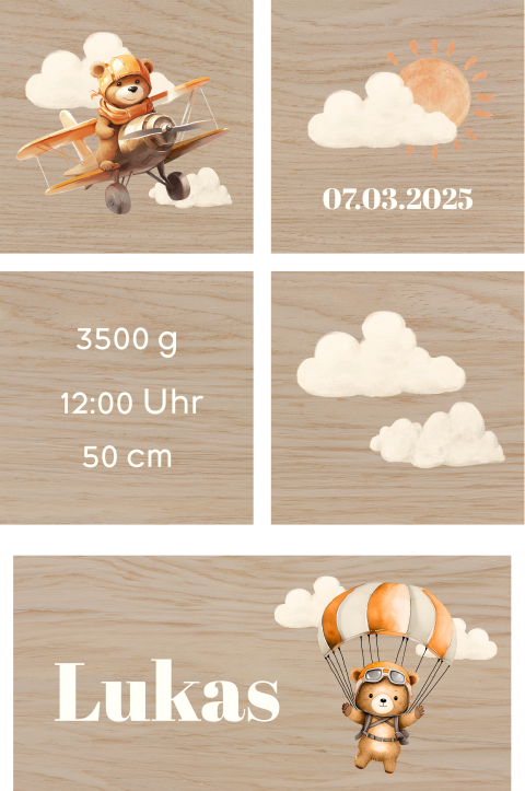 Spielzeug aus Holz mit Namen und Teddy in Flugzeug und mit Fallschirm