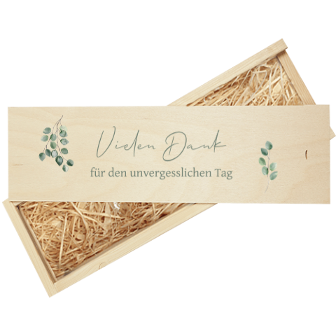 Stilvolle Weinkiste als Danksagungsgeschenk mit Eukalyptuszweigen