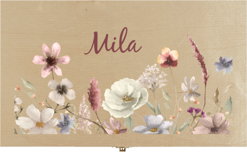 Zeichenbox aus Holz mit Namen und Blumen