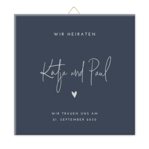 Hochzeitsfliese in Blau mit eleganter Schrift und Herzchen