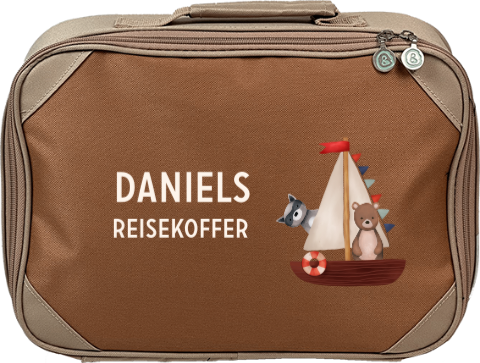 Kinderkoffer mit Namen und Grizzly und Waschbät auf Boot