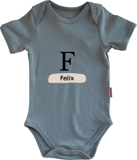 Schlichter Body mit Namen und Initialien