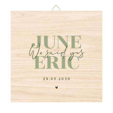 Holzfliese zur Hochzeit mit grüner Typografie