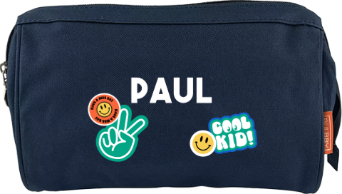 Kulturtasche mit Namen und Aufklebern
