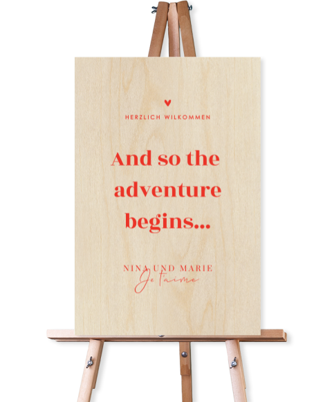 Modernes Willkommensschild aus Holz mit roter Schrift und Herz