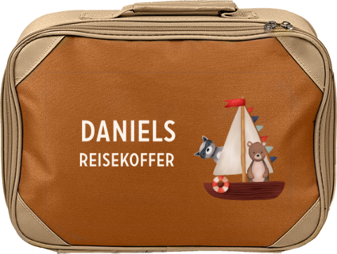 Kinderkoffer mit Namen und Grizzly und Waschbät auf Boot