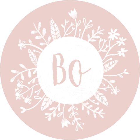 Rond geboortekaartje bloemenkrans meisje