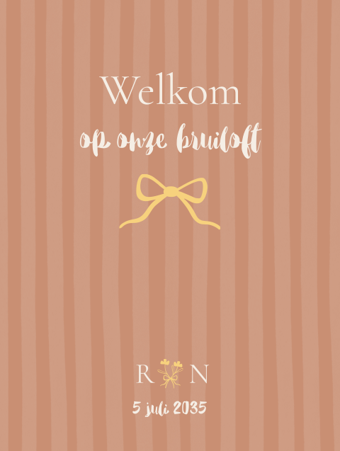 Elegant bruiloftsbord met gestreept patroon