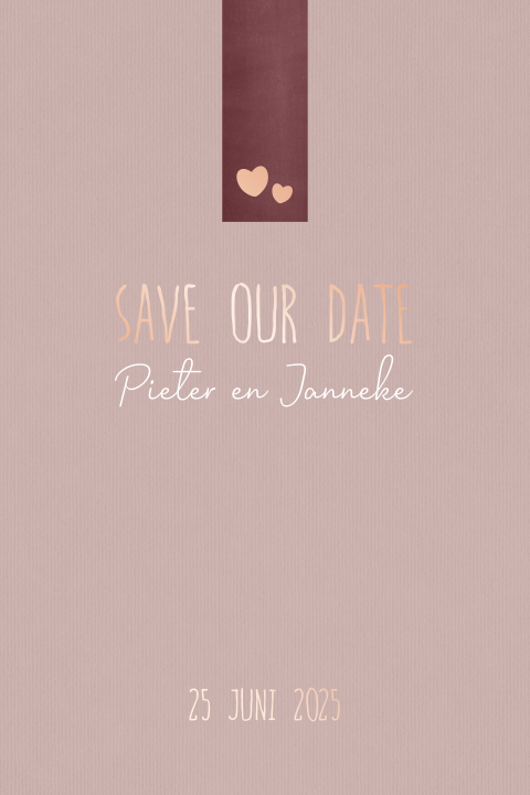 stijlvolle en chique save the date kaart met rosé-goudfolie hartje