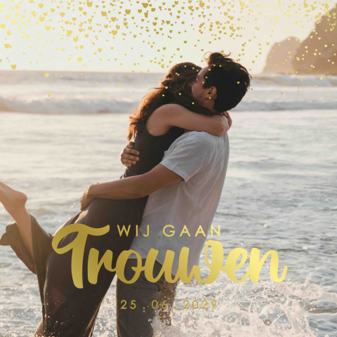 Romantische trouwkaart met foto en goudfolie hartjes