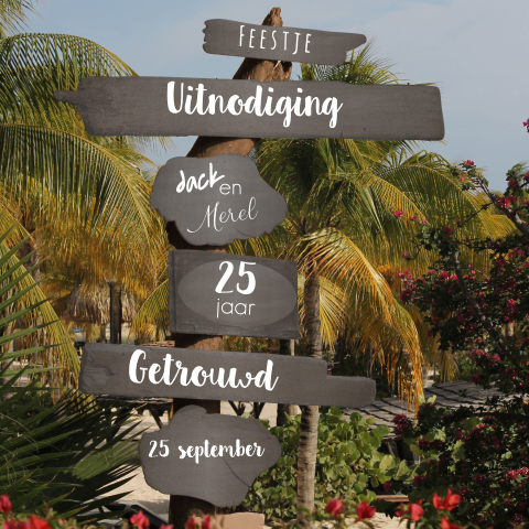 Zomerse uitnodiging tropisch strand met wegwijzer krijtborden