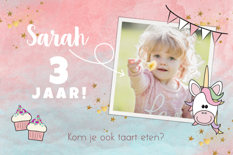 Sprookjesachtige uitnodiging kinderverjaardag foto unicorn en taart