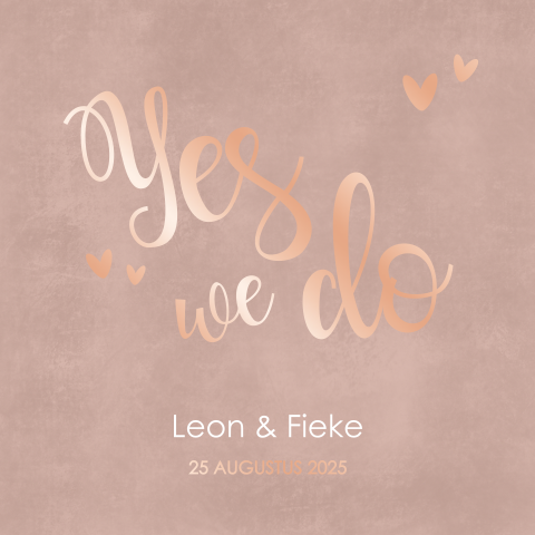 Chique oudroze velvetlook trouwkaart met rosé-goudfolie hartjes