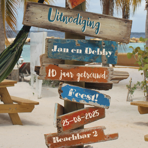 Zomerse uitnodiging huwelijksjubileum met een wegwijzer Beach Party