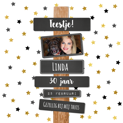 Hippe foto uitnodiging met sterren en een wegwijzer met krijtborden