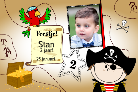 Kinderfeestje foto uitnodiging jongen stoere piraat met papegaai