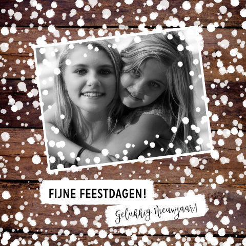 Winterse foto kerstkaart hout en sneeuwvlokken