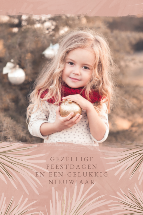 lieve kerstkaart met foto en roze bladeren met goud