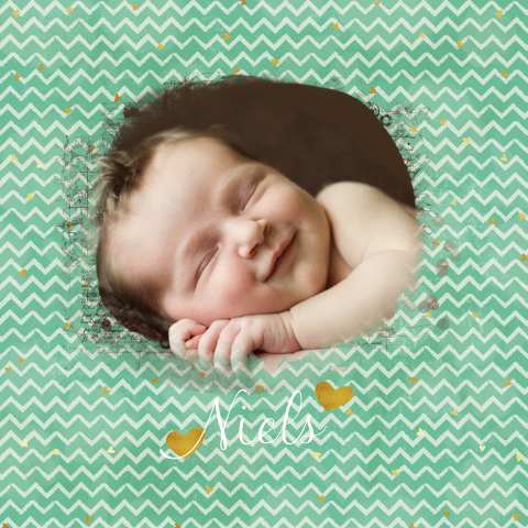 Lief geboortekaartje met foto groen met gouden hartjes