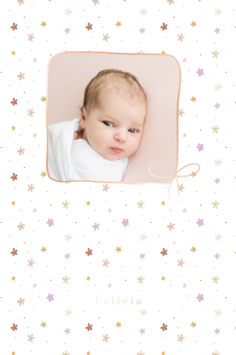 Lief geboortekaartje met foto en bloemetjes