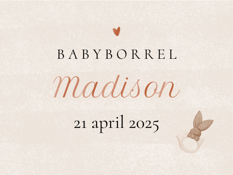 Label babyborrel naturel met rammelaar