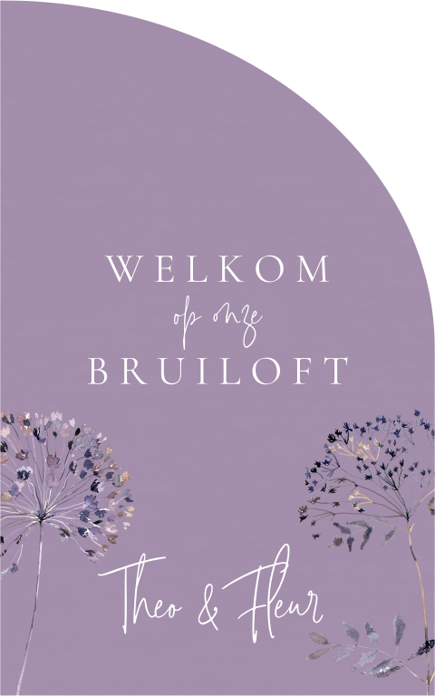 Welkomstbord voor jullie bruiloft met paarse bloemen