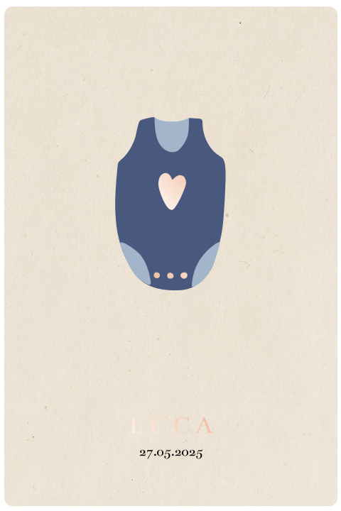 Geboorteposter met blauw rompertje met hartje
