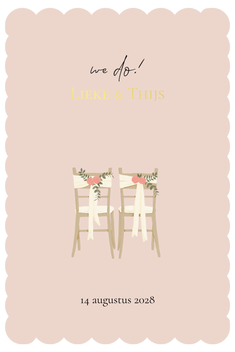 Trouwkaart scallop vorm met stoeltjes en goudfolie