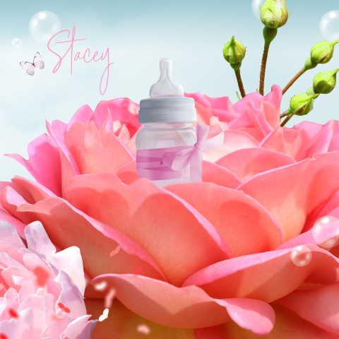 origineel sprookjesgeboortekaartje met babyfles in roze bloemen