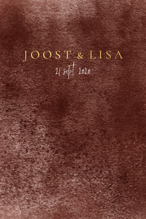 Chique trouwkaart met velours achtergrond in roestkleur