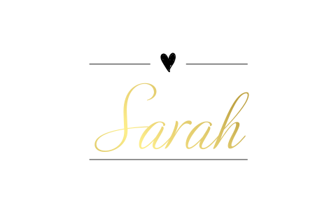 Strak geboortekaartje voor een meisje met goudfolie