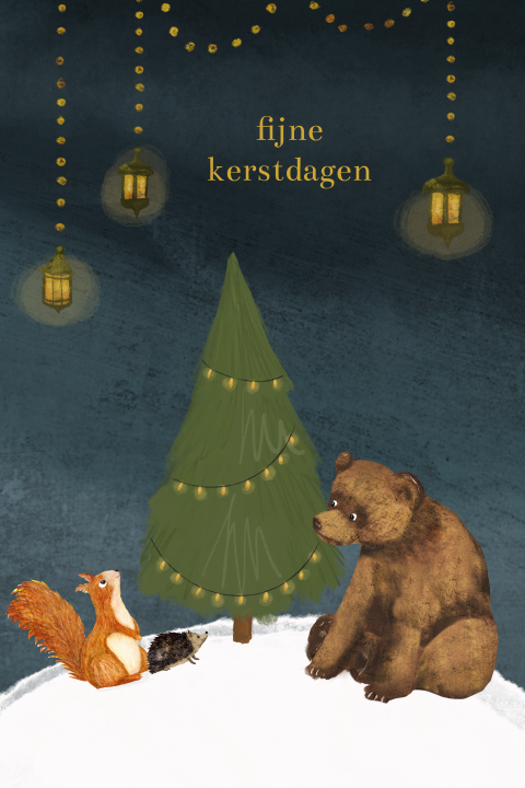 Kerstkaartje bosdieren bij de kerstboom
